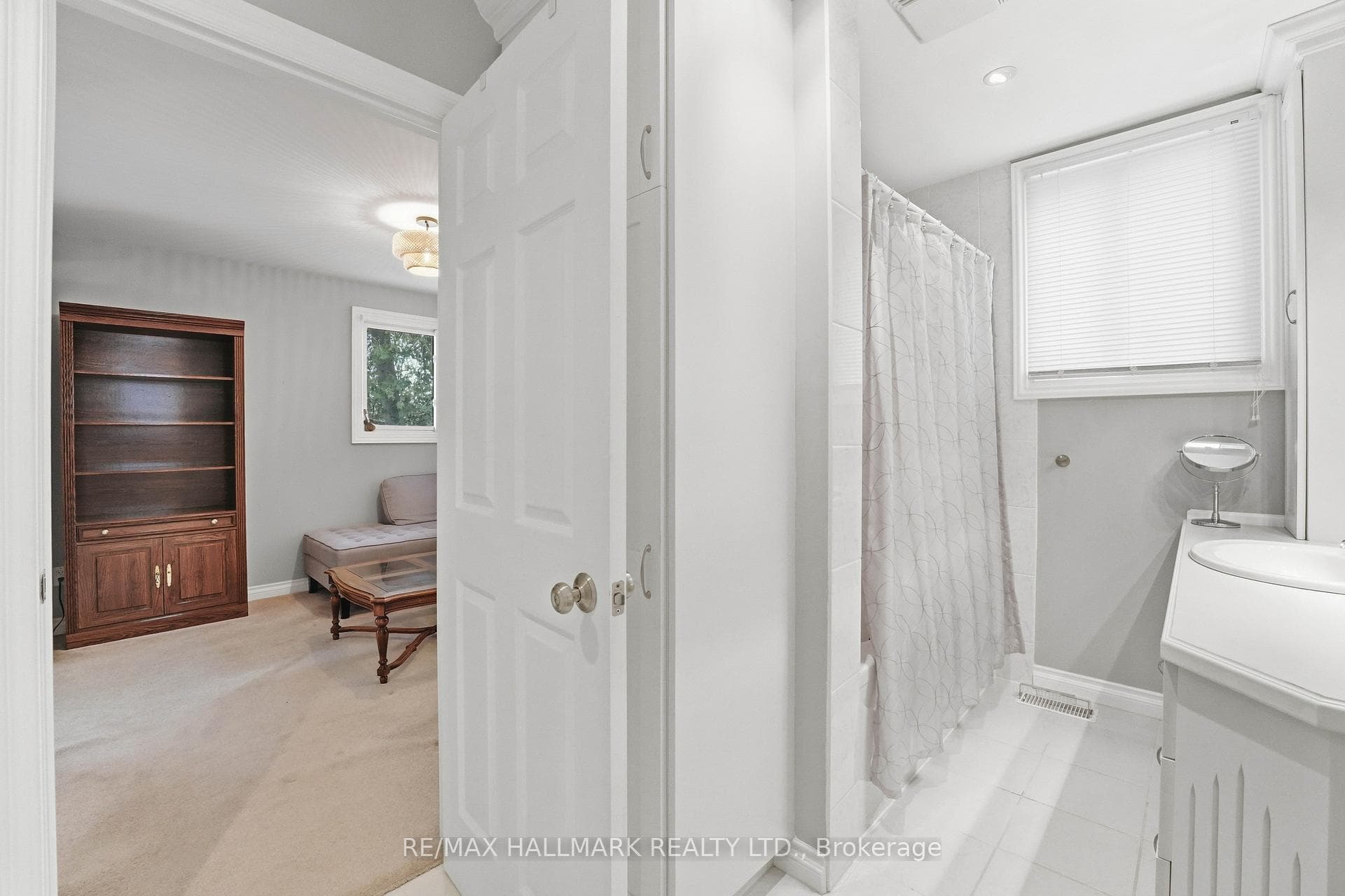 104 Riverbank Drive photo 32