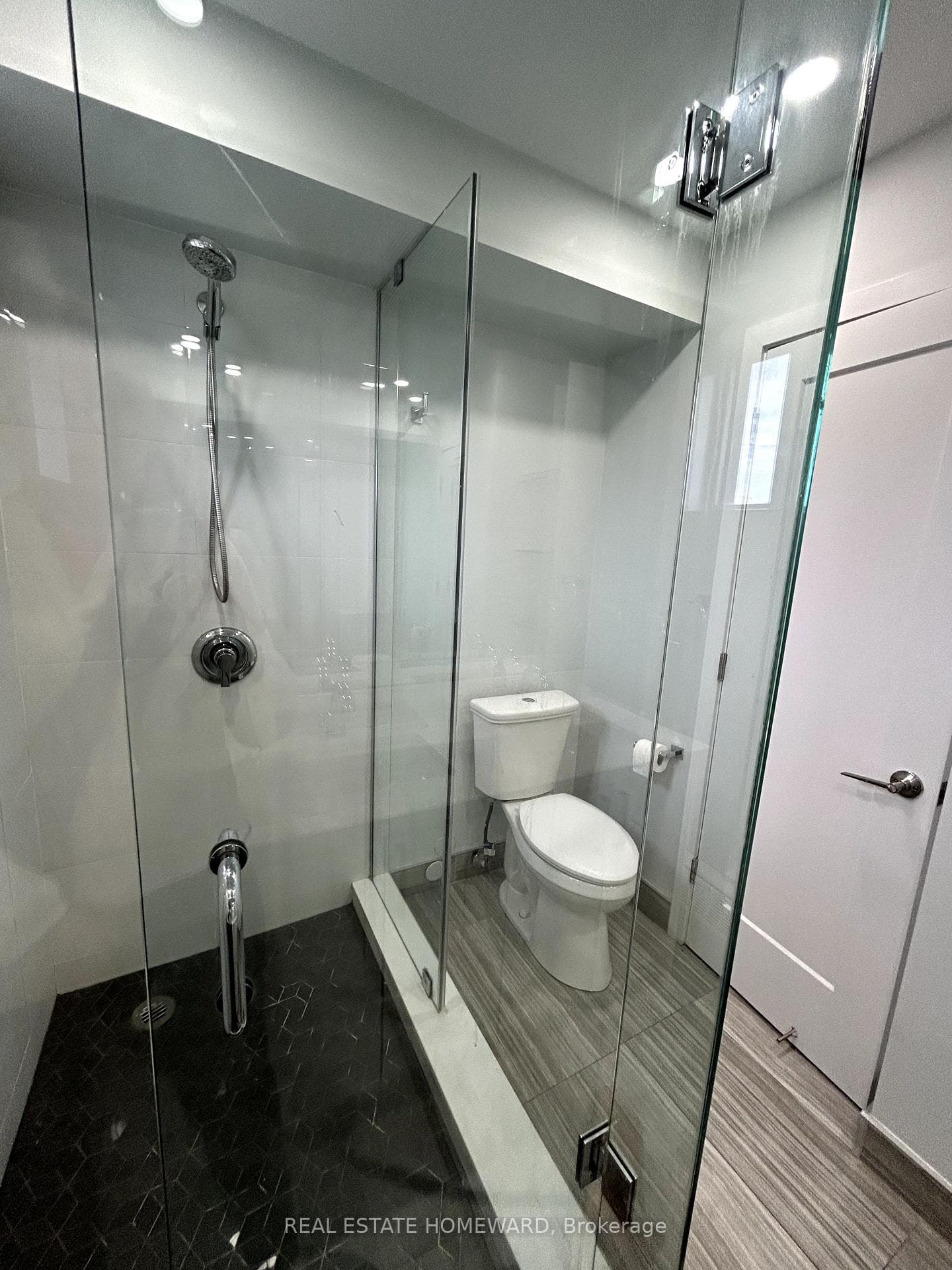 15 Walmer Road Unit 508 photo 7