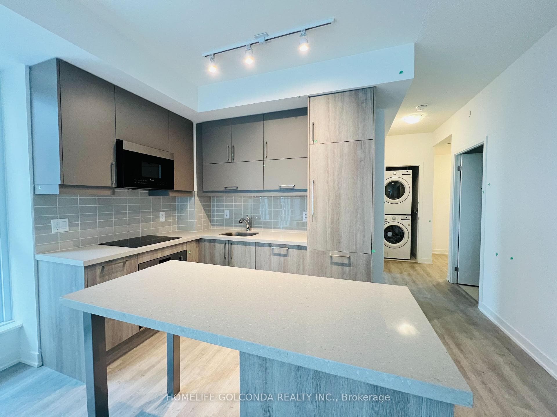 8119 BIRCHMOUNT Road Unit 509 photo 3