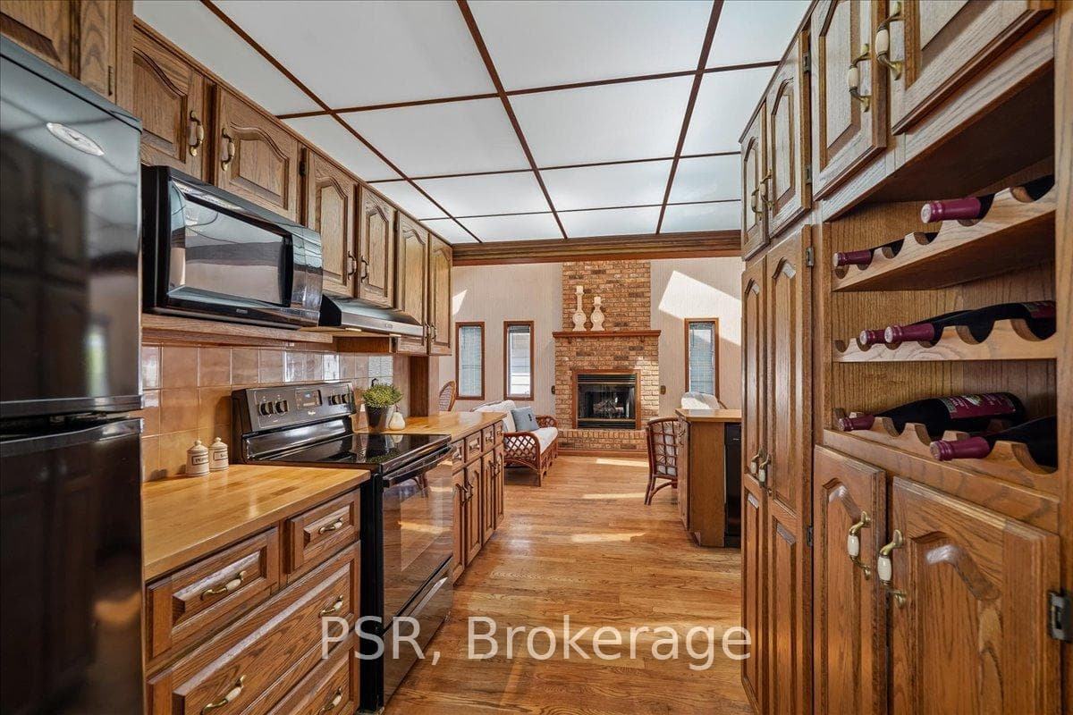 2204 Cartier Crescent photo 7