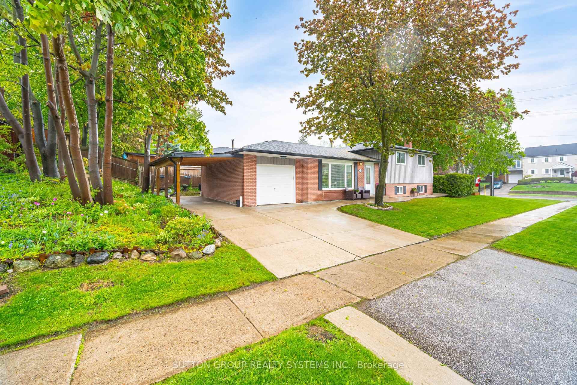 175 Connaught Crescent photo 2