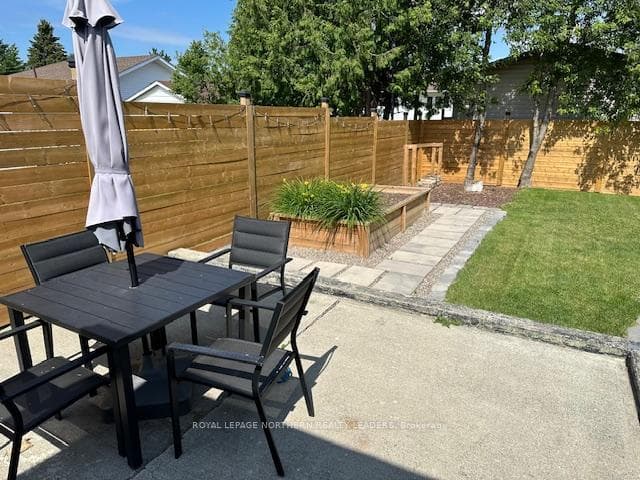 263 Frontenac Crescent photo 38