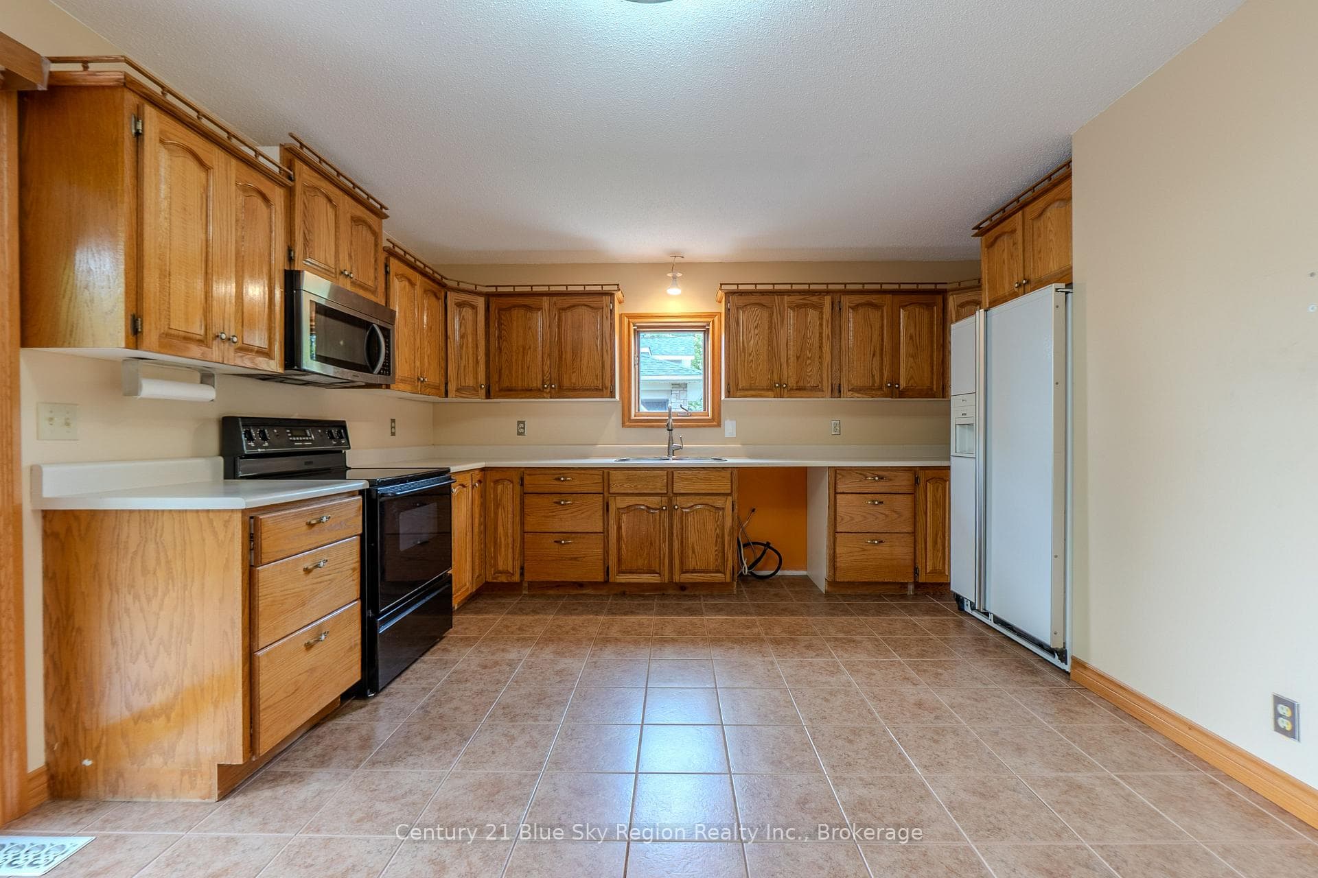243 Southview Crescent photo 5