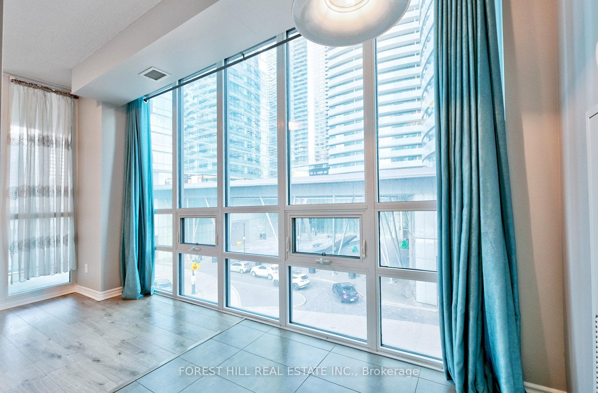 19 Grand Trunk Crescent Unit 306 photo 16