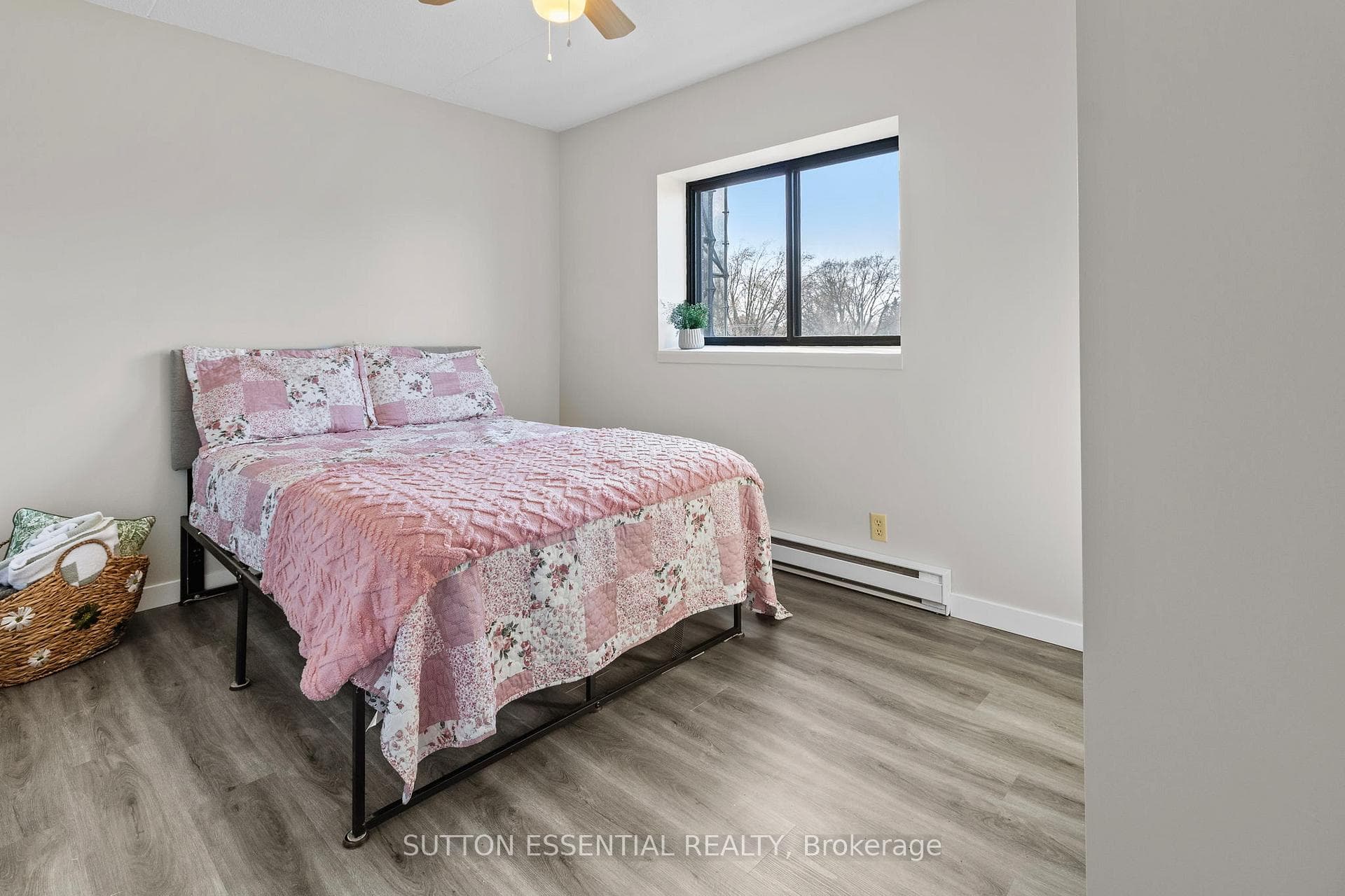 95 Windsor Drive Unit 404 photo 25