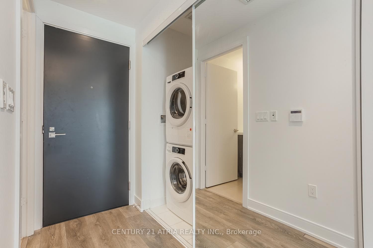 89 Mcgill Street Unit 3003 photo 4