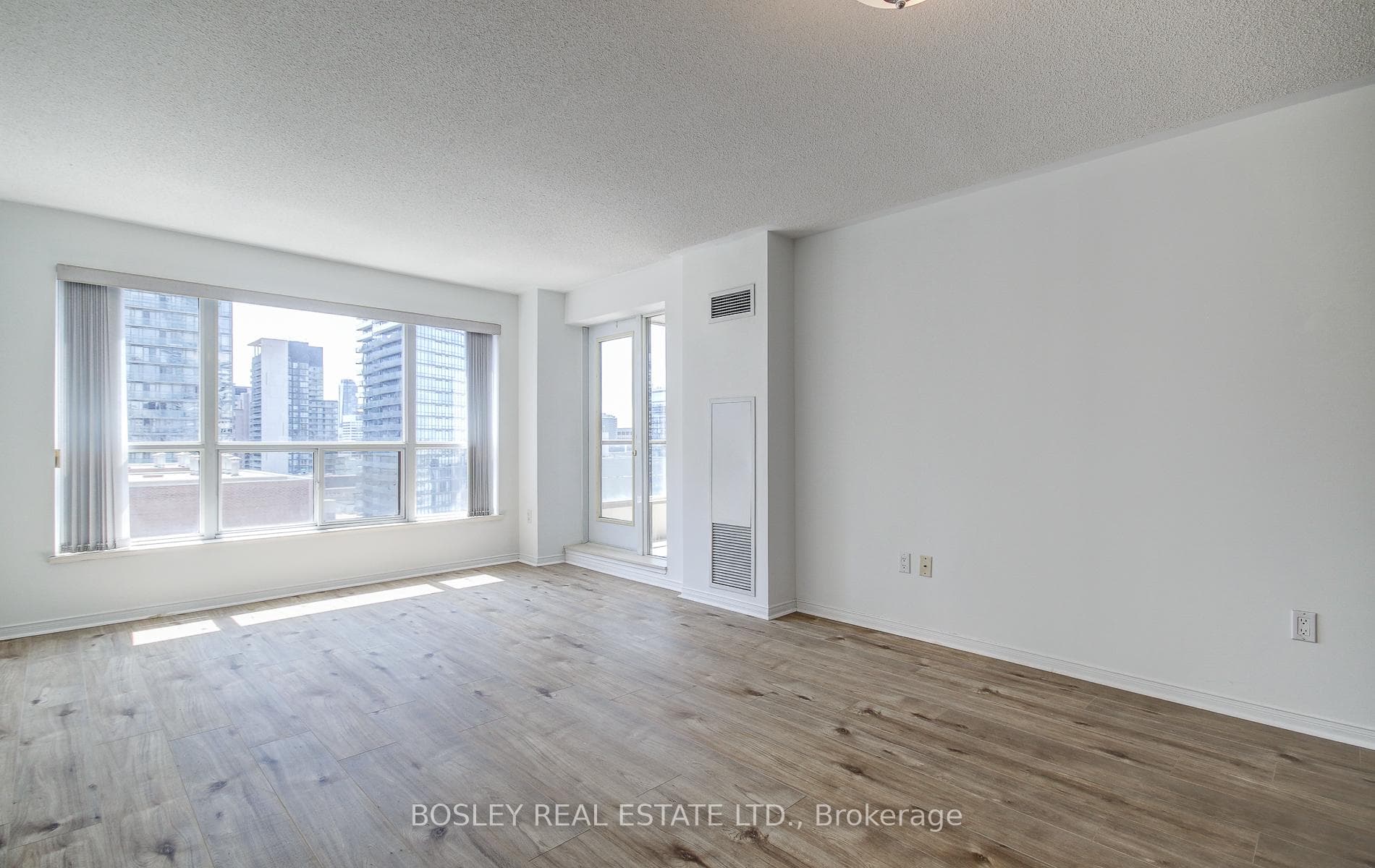 909 Bay Street Unit 2006 photo 11