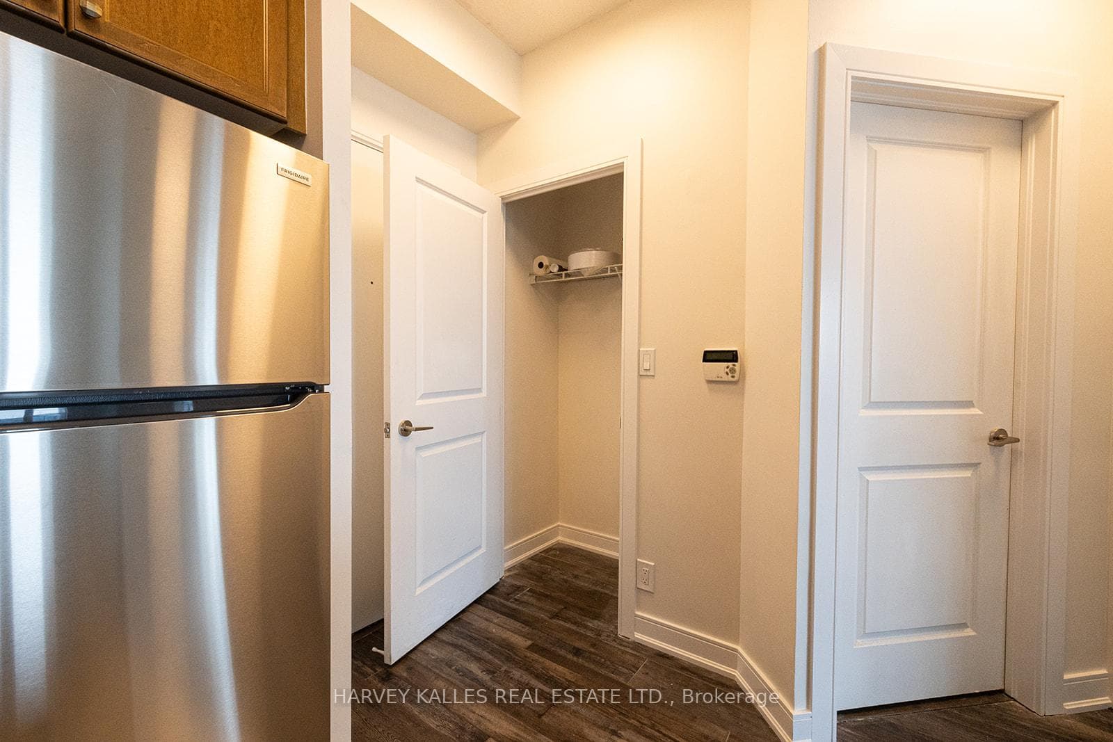 80 Absolute Avenue Unit 910 photo 10