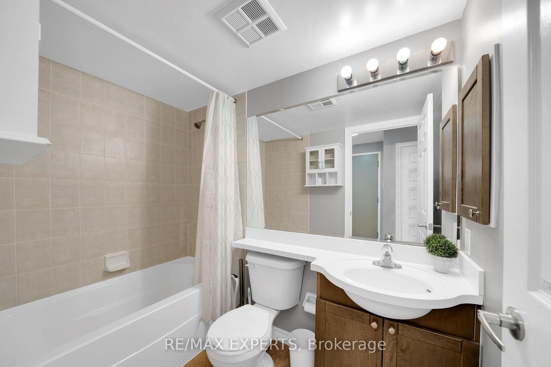 763 Bay Street Unit 307 photo 11