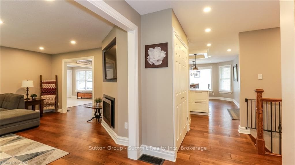 79 KINGFISHER Crescent photo 21