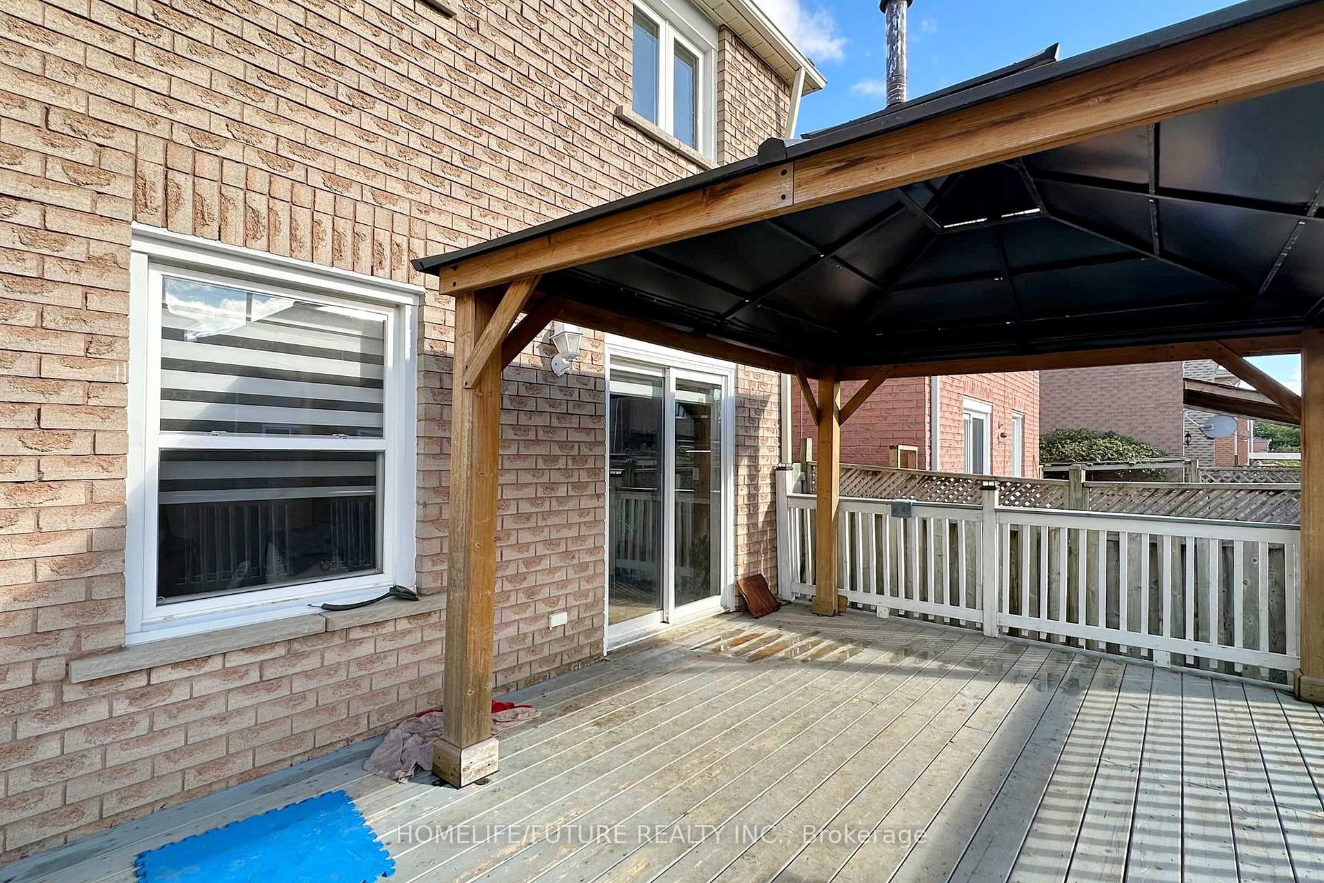102 Stather Crescent photo 40