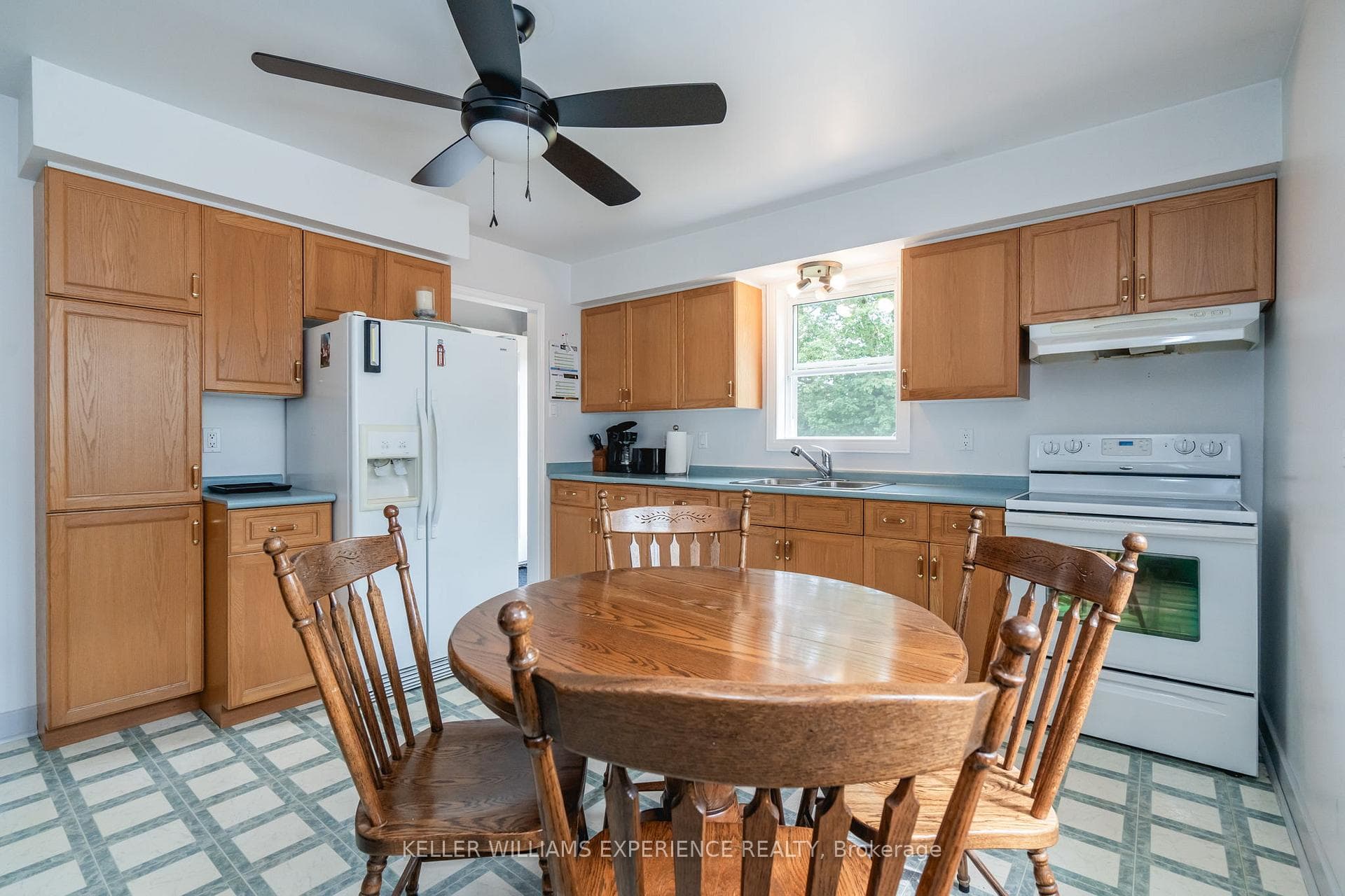 1217 Old Barrie Road photo 7