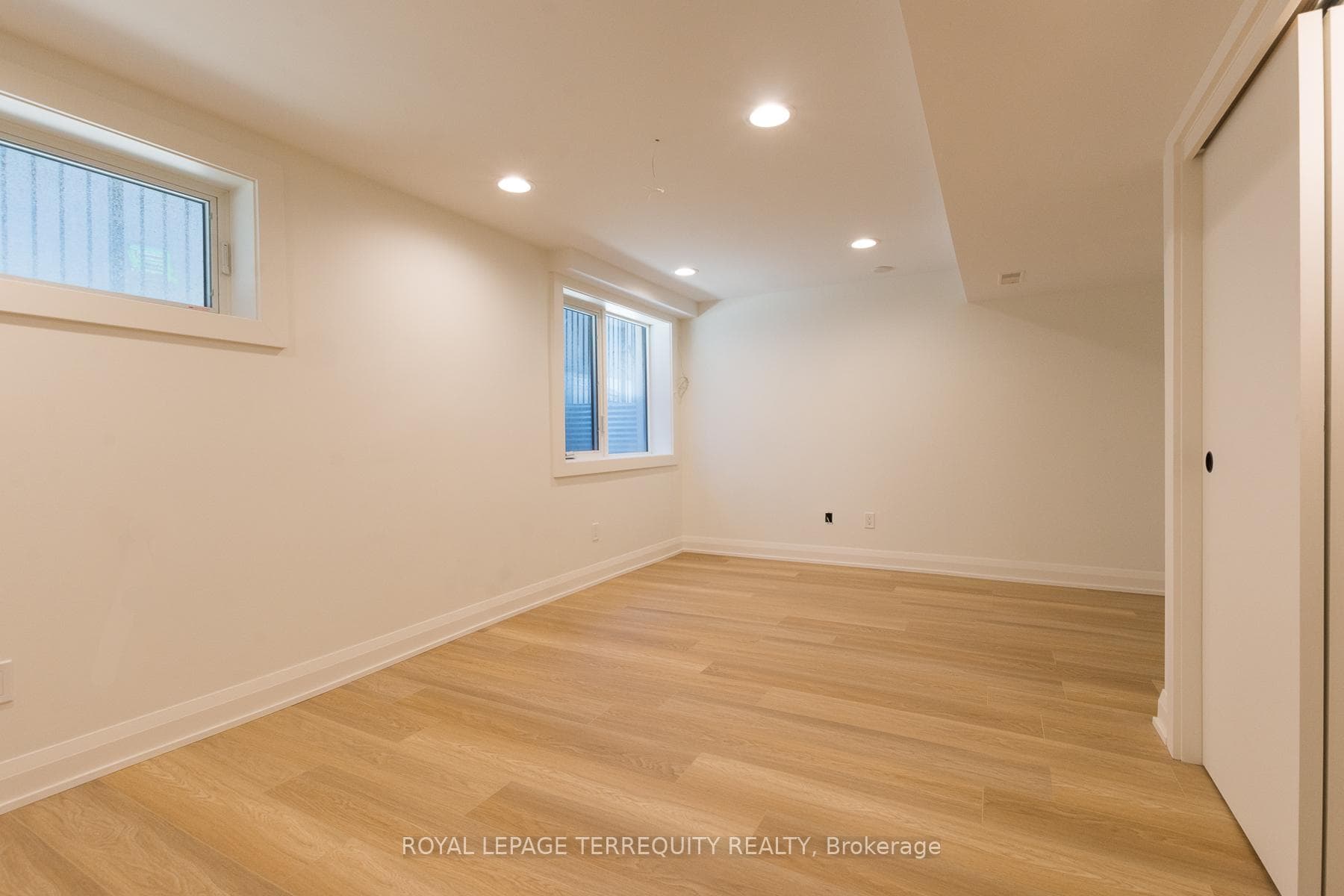 23 Decarie Circle Unit Bsmt photo 14