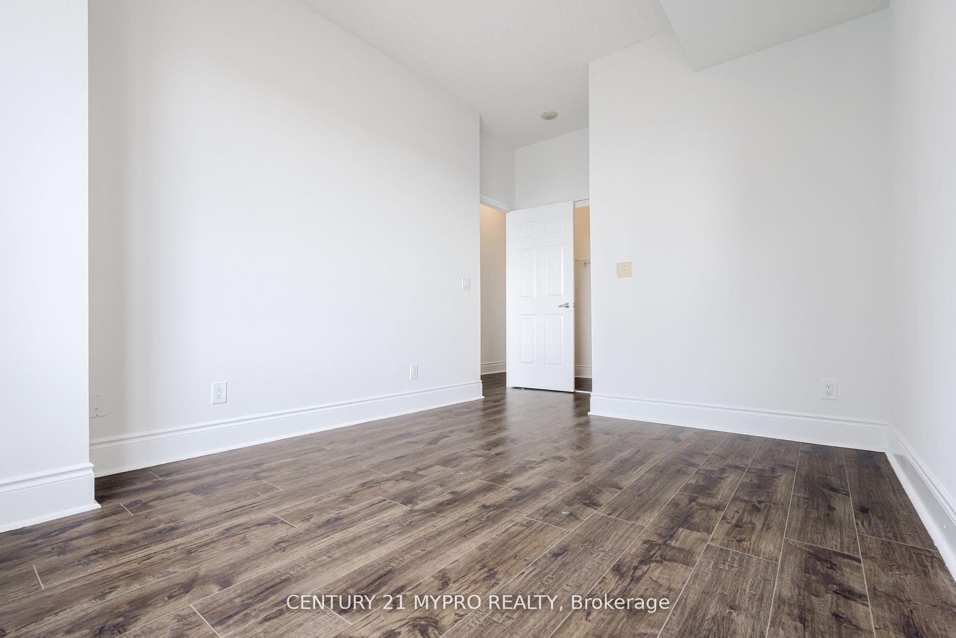 310 Burnhamthorpe Road Unit 2913 photo 19