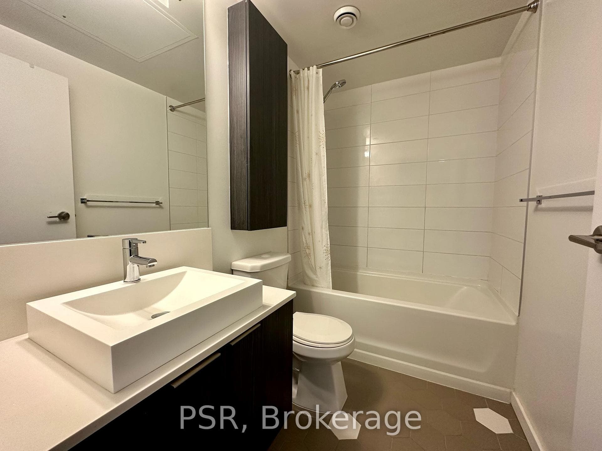 68 Shuter Street Unit 1603 photo 5