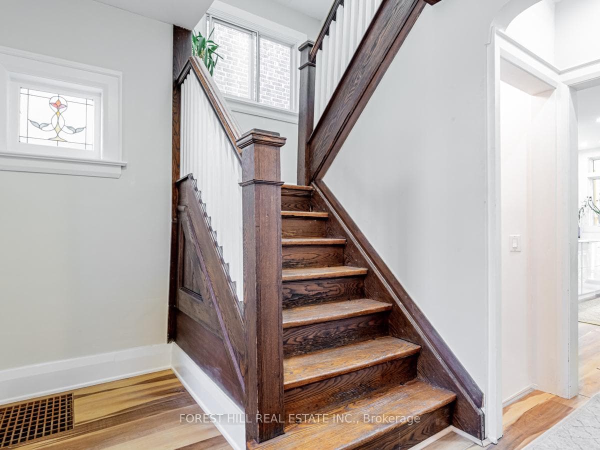 186 Westmount Avenue photo 5