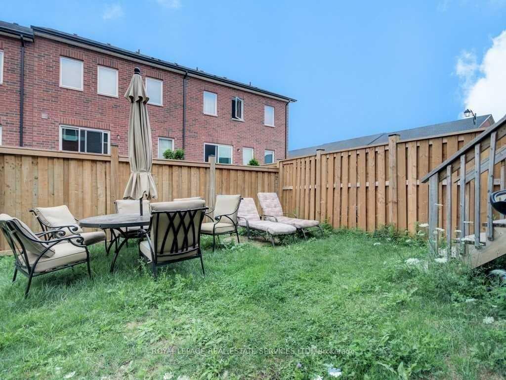 786 Banks Crescent photo 19