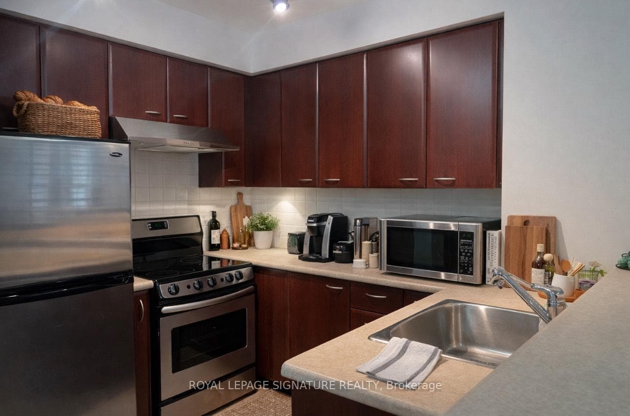 38 Lee Centre Drive Unit 706 photo 2
