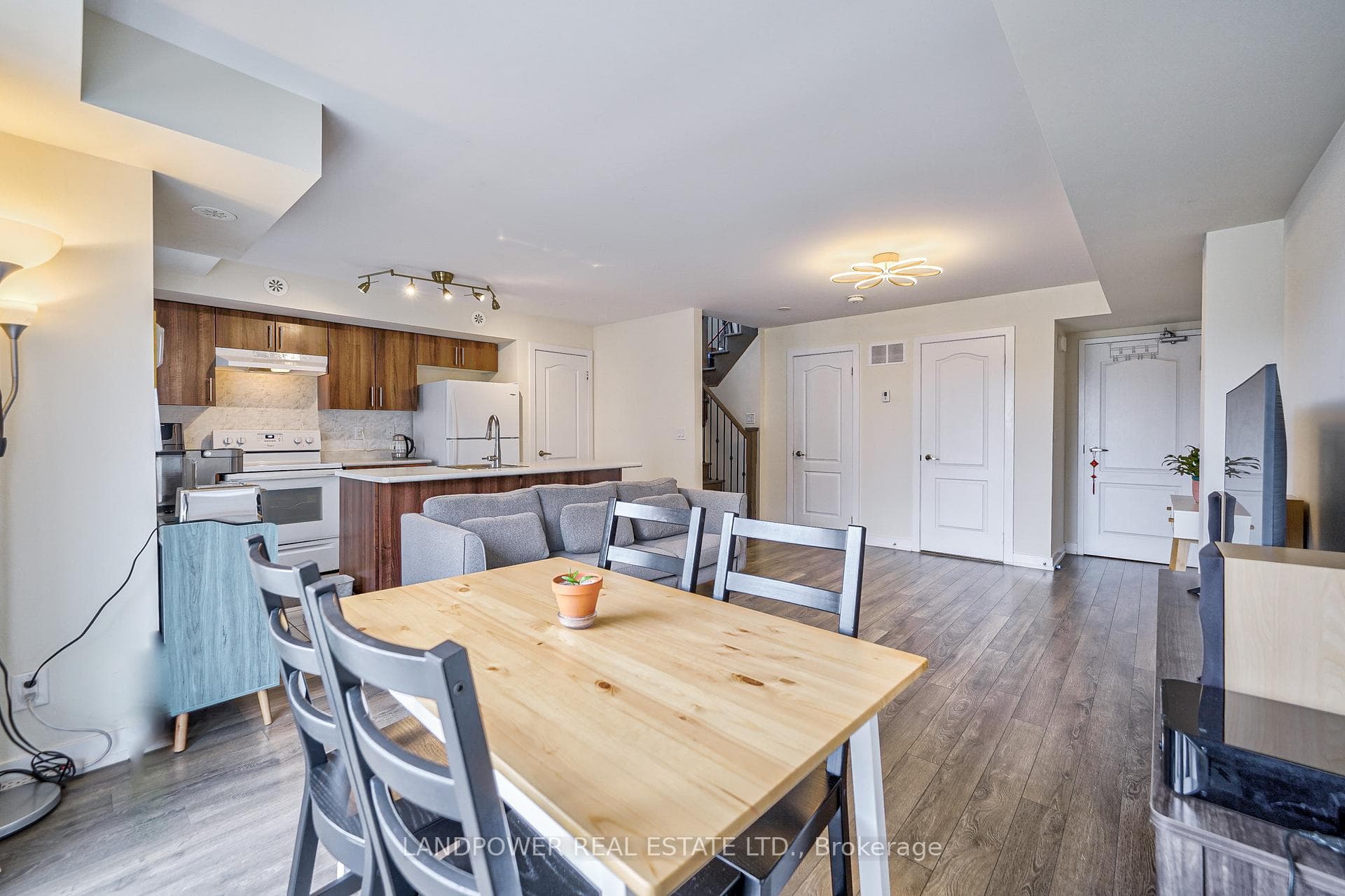 2 Dunsheath Way Unit 104 photo 2