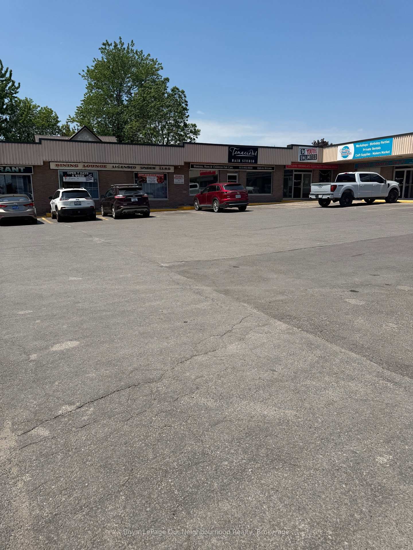 444 Dundas Street photo 12
