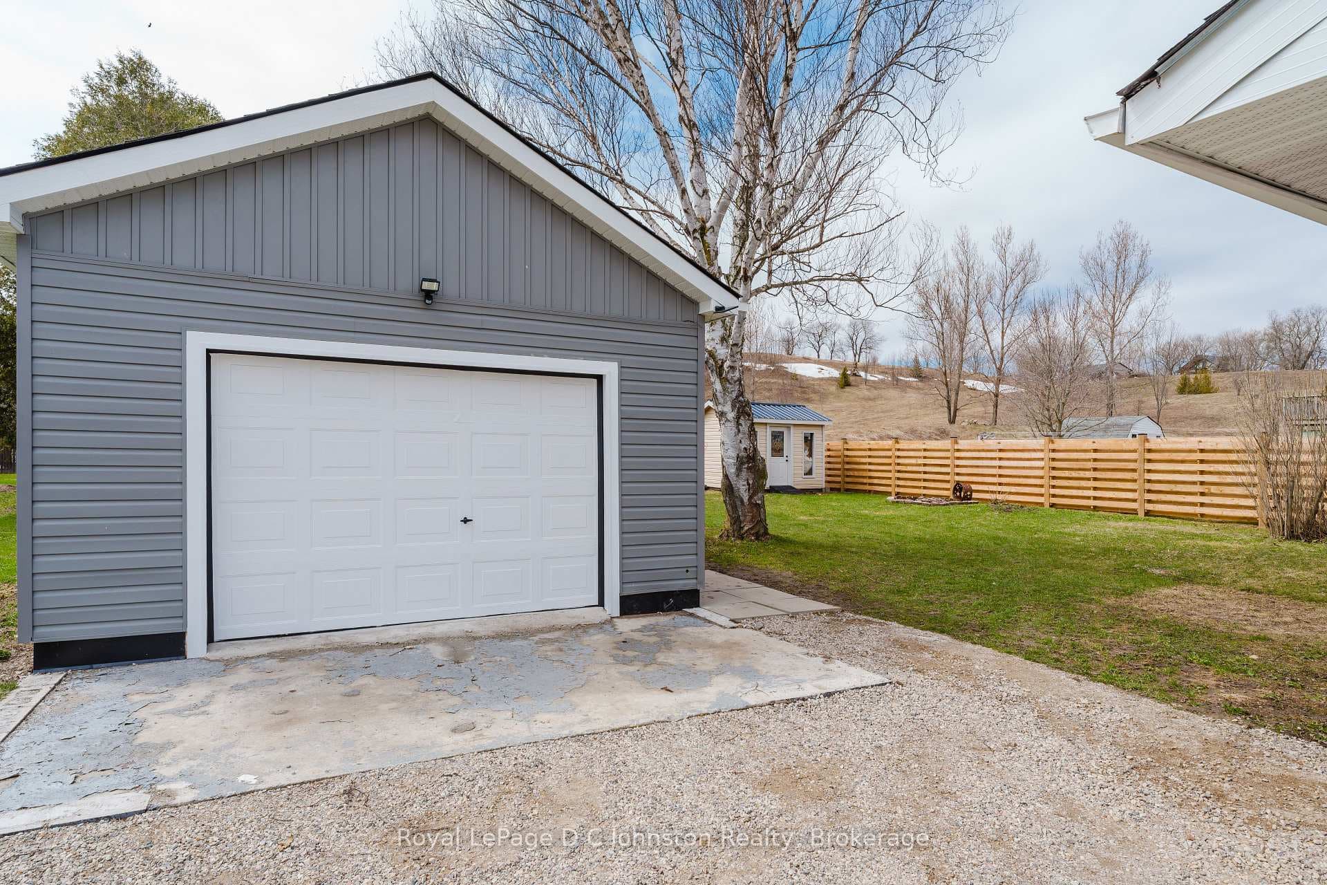 484 Angie Street photo 4