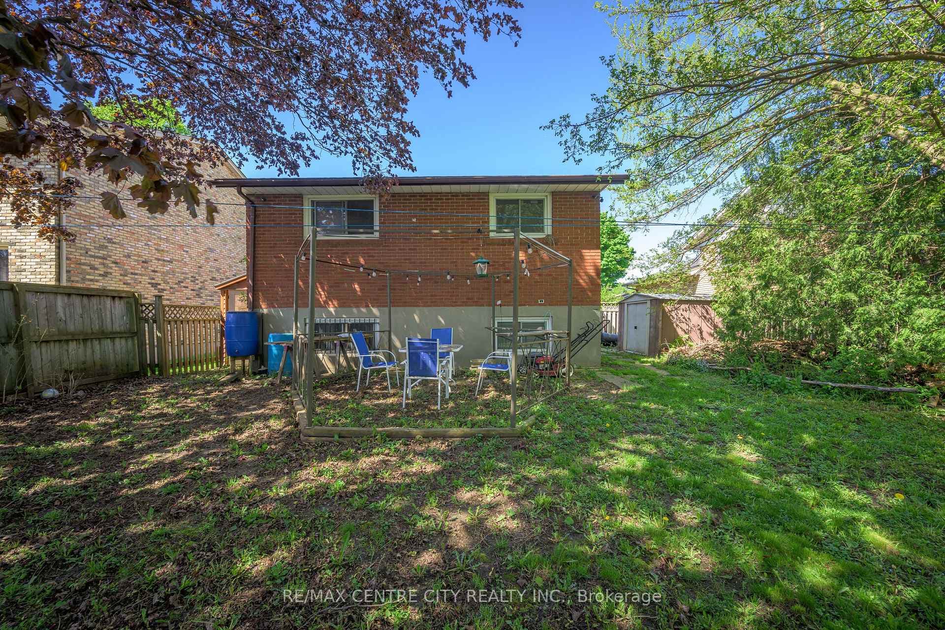 147 Wellesley Crescent photo 21