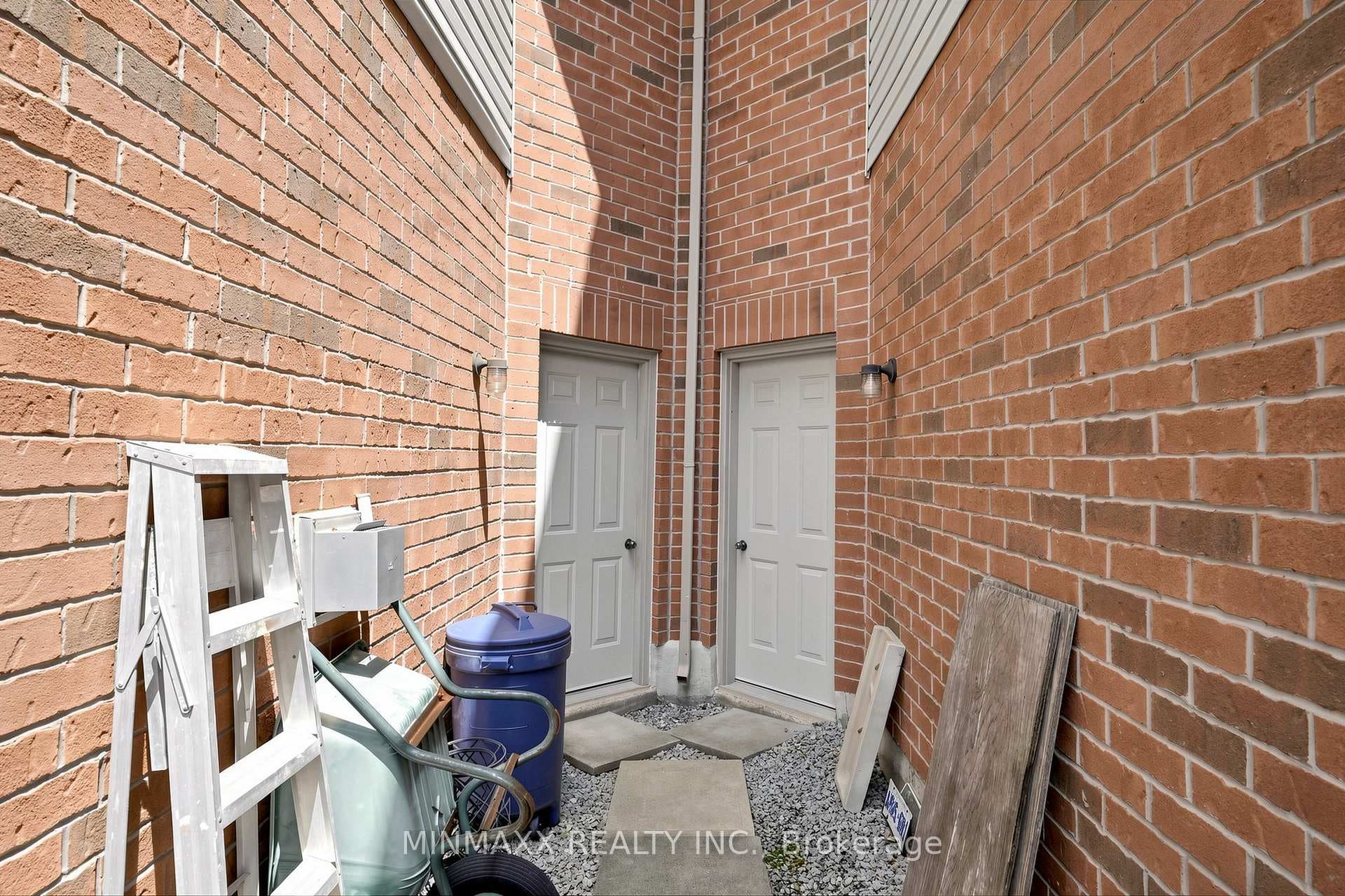 1164 CHAPMAN Crescent photo 49