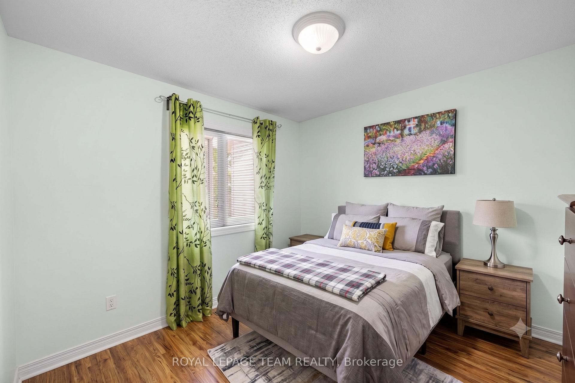Some photos virtually decluttered/staged.