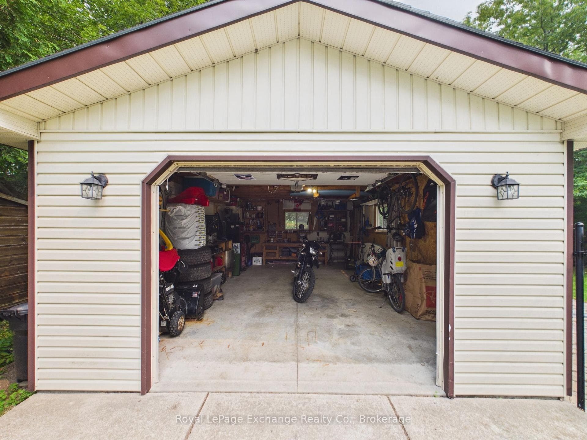 Detached garage