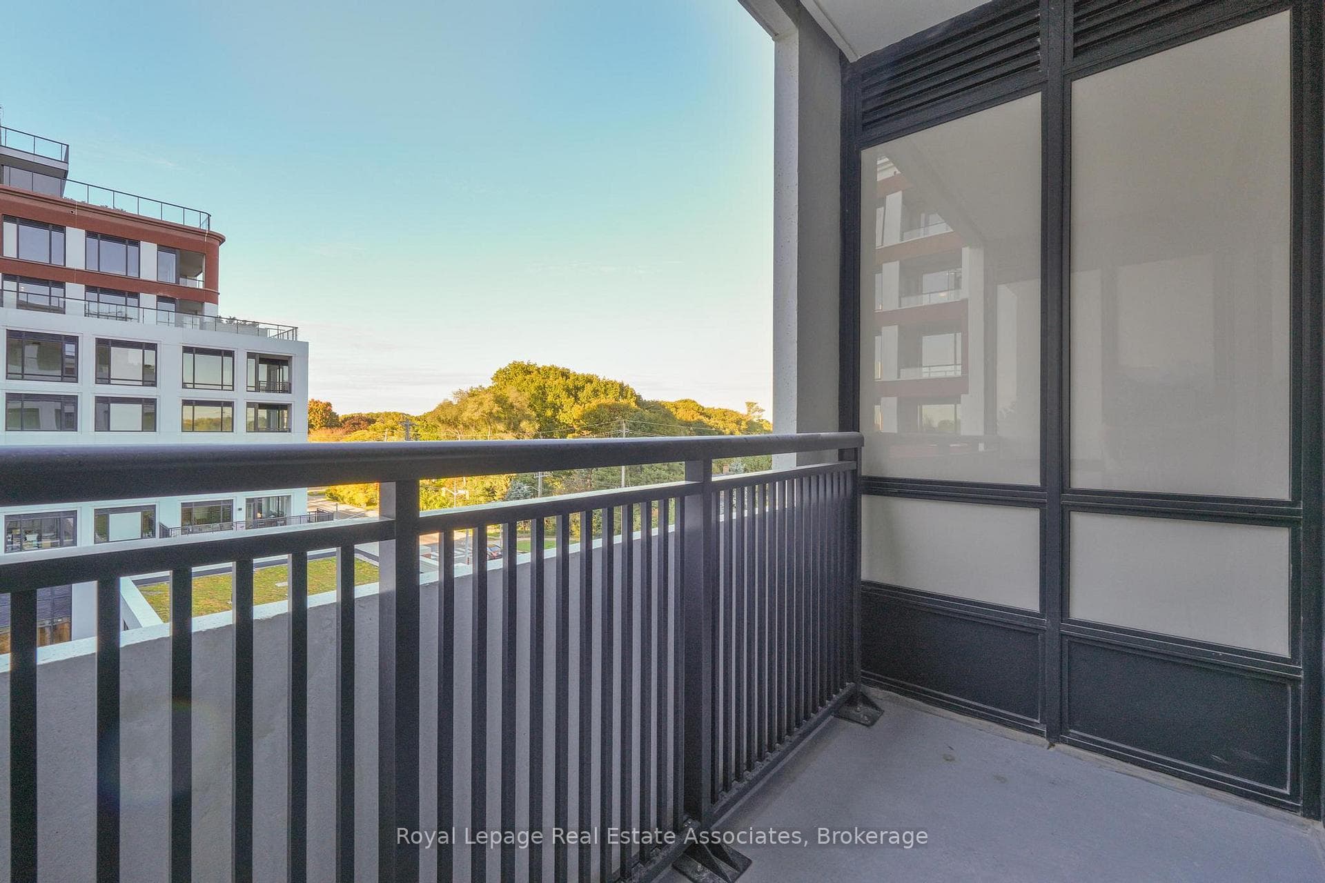259 The Kingsway N/A Unit 404 photo 16