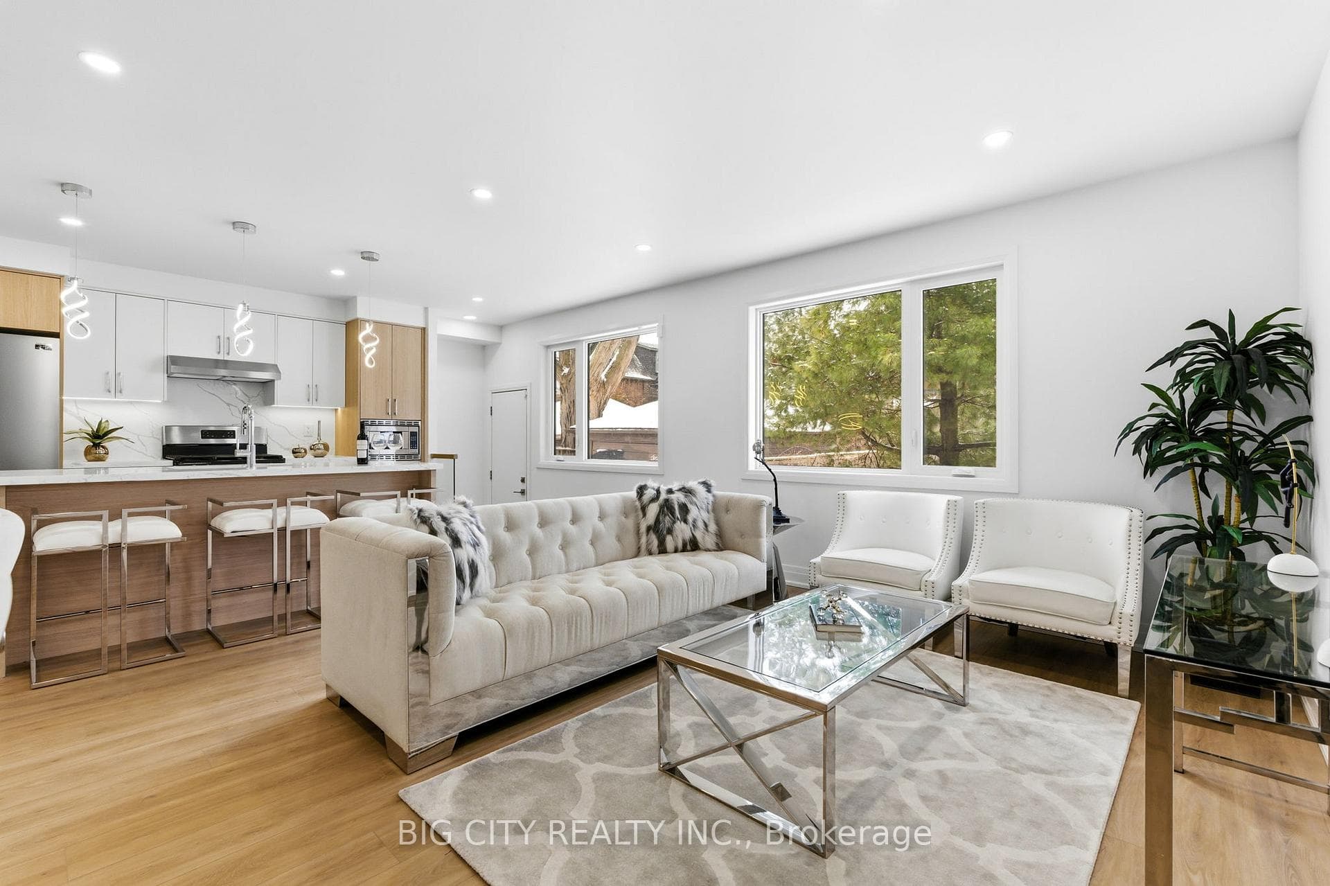 68 Westholme Avenue Unit 4 photo 9
