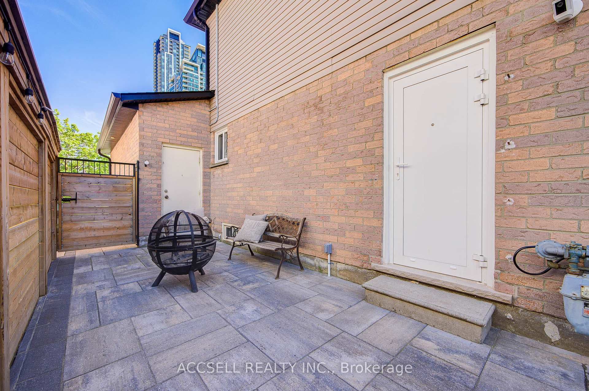 527 Wallenberg Crescent photo 47