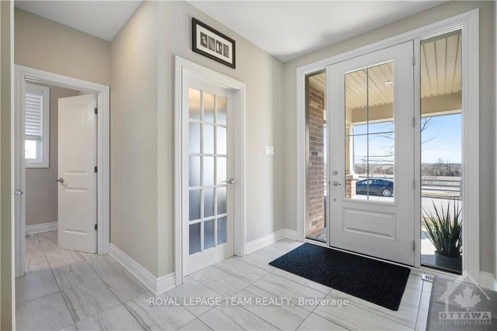 857 PERCIVAL Crescent photo 3
