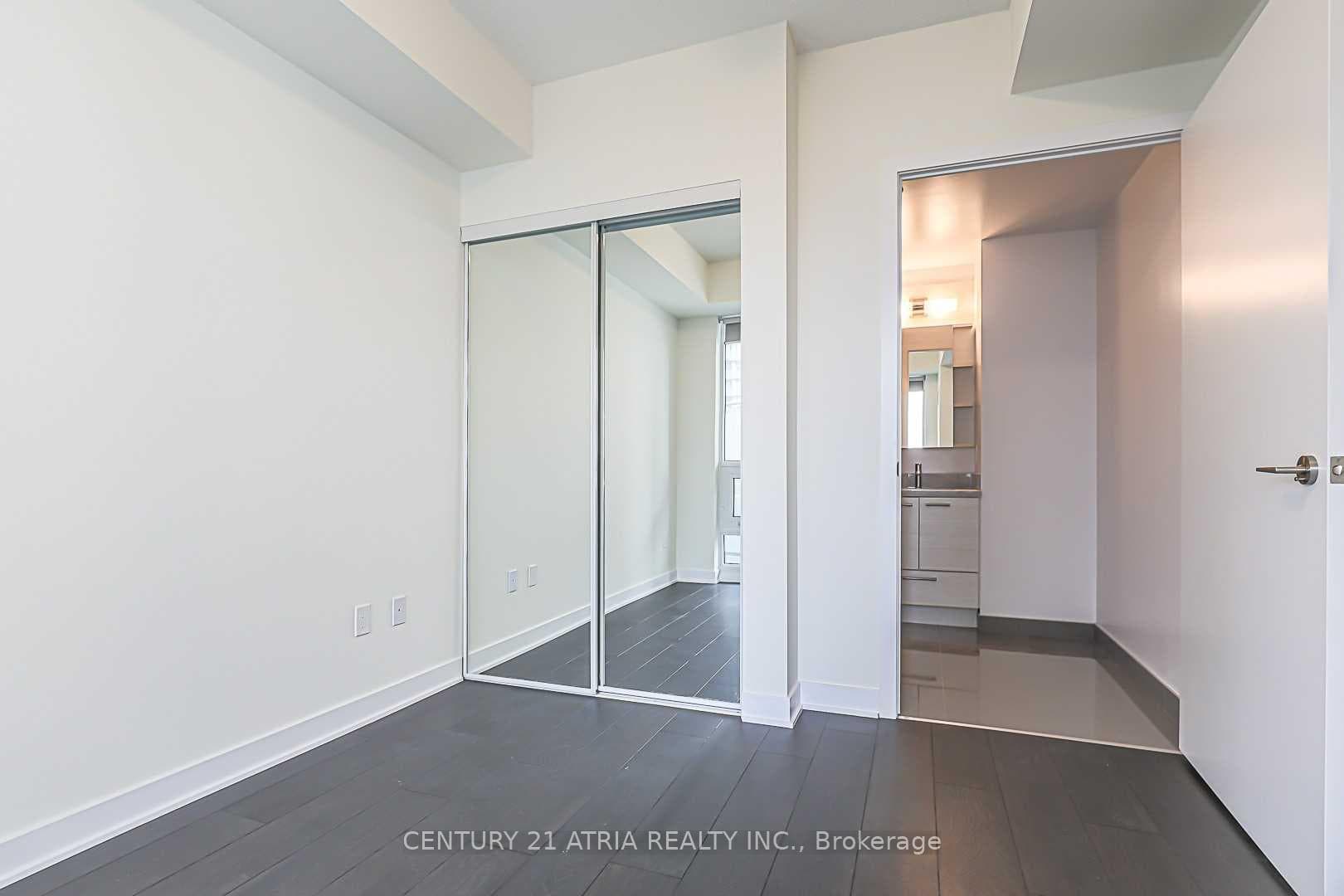 2221 Yonge Street Unit 909 photo 16