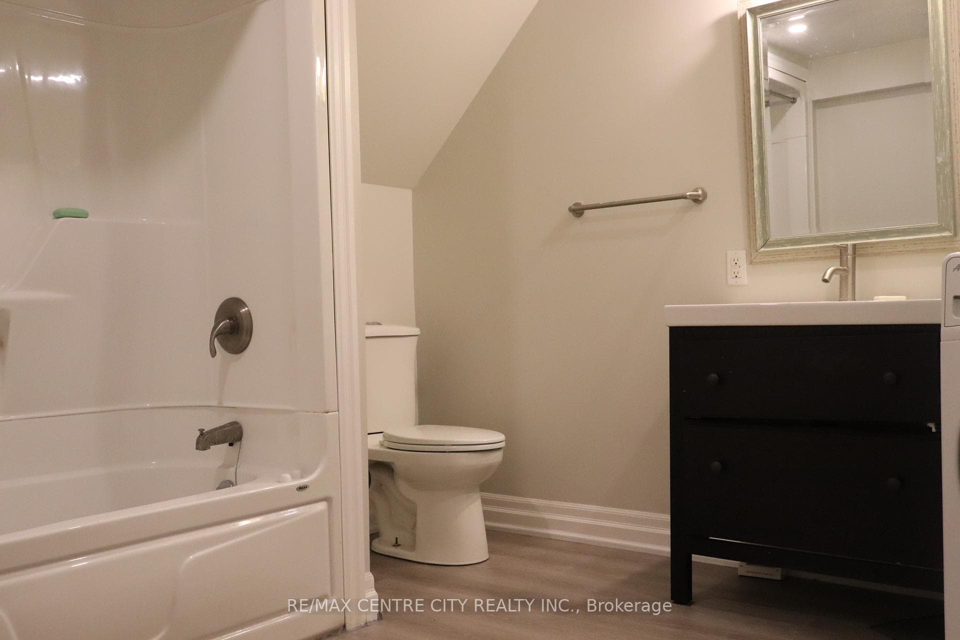 83 Britannia Avenue photo 12