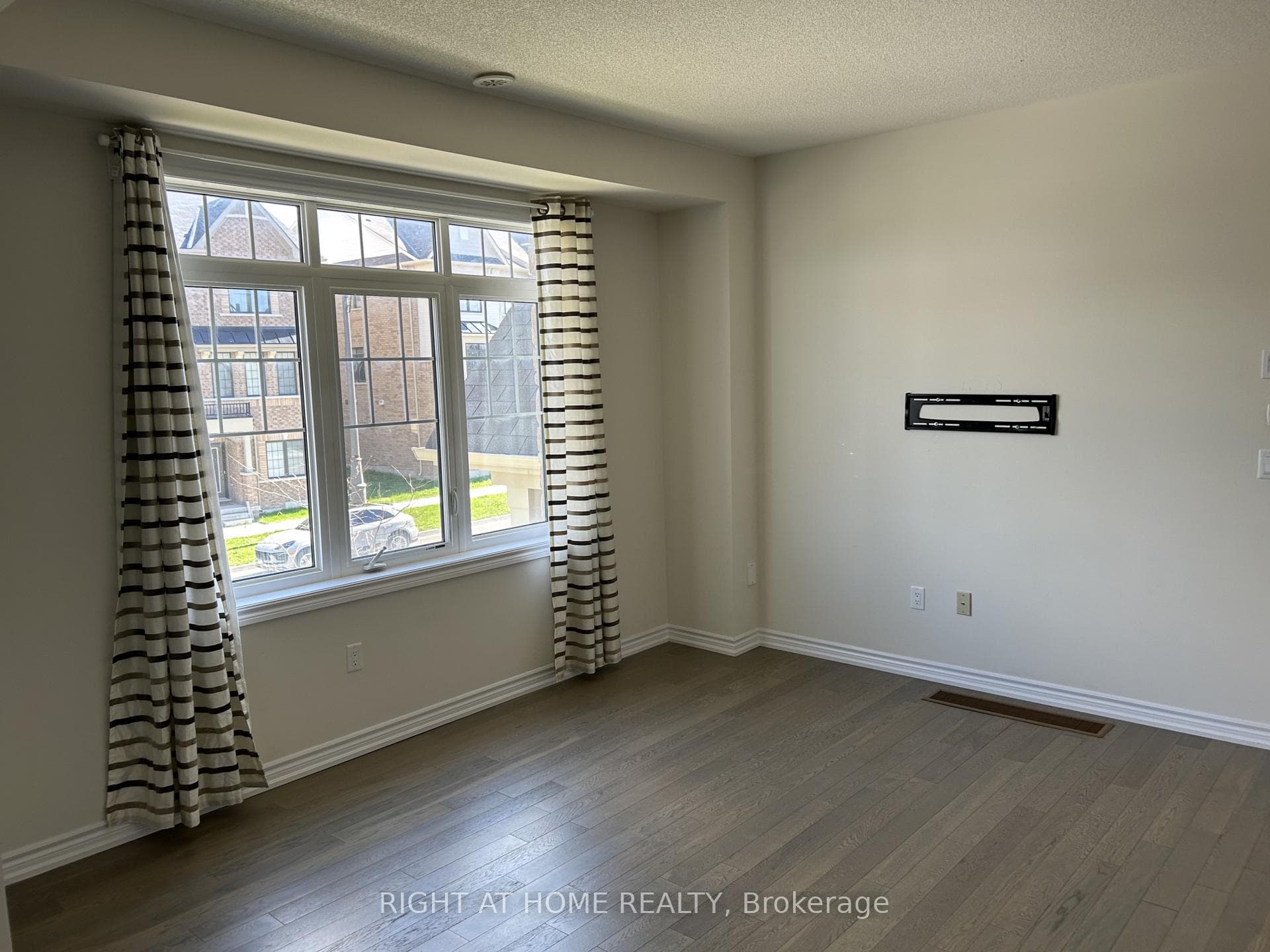 2 Isabella Peach Drive photo 4