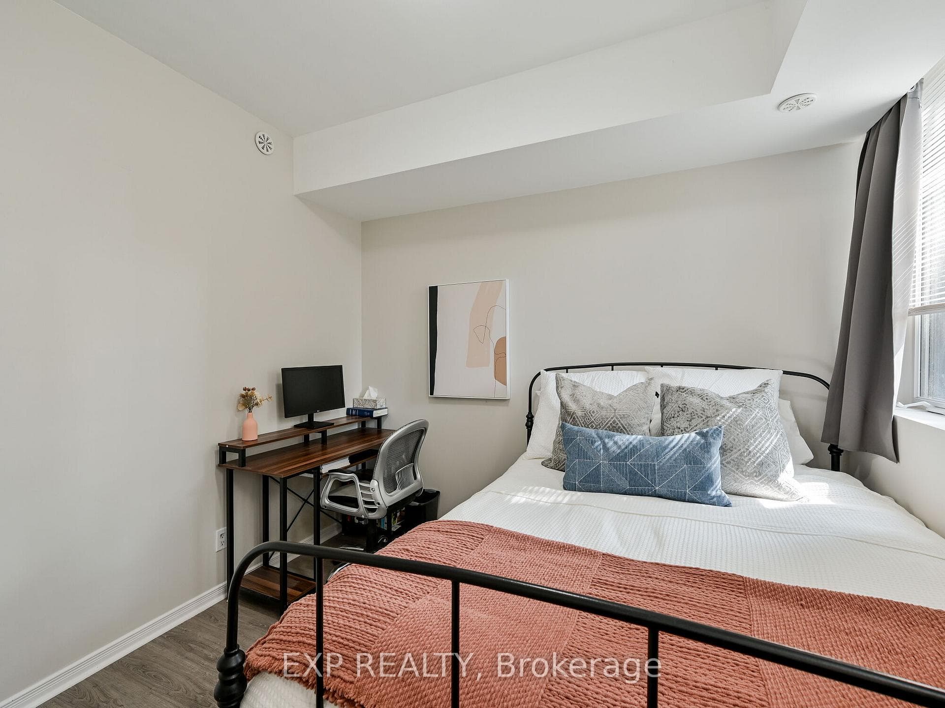 68 Winston Park Boulevard Unit 8 photo 21