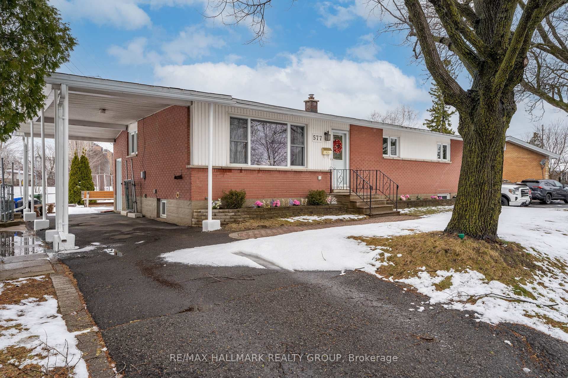 577 Clarke Avenue photo 2