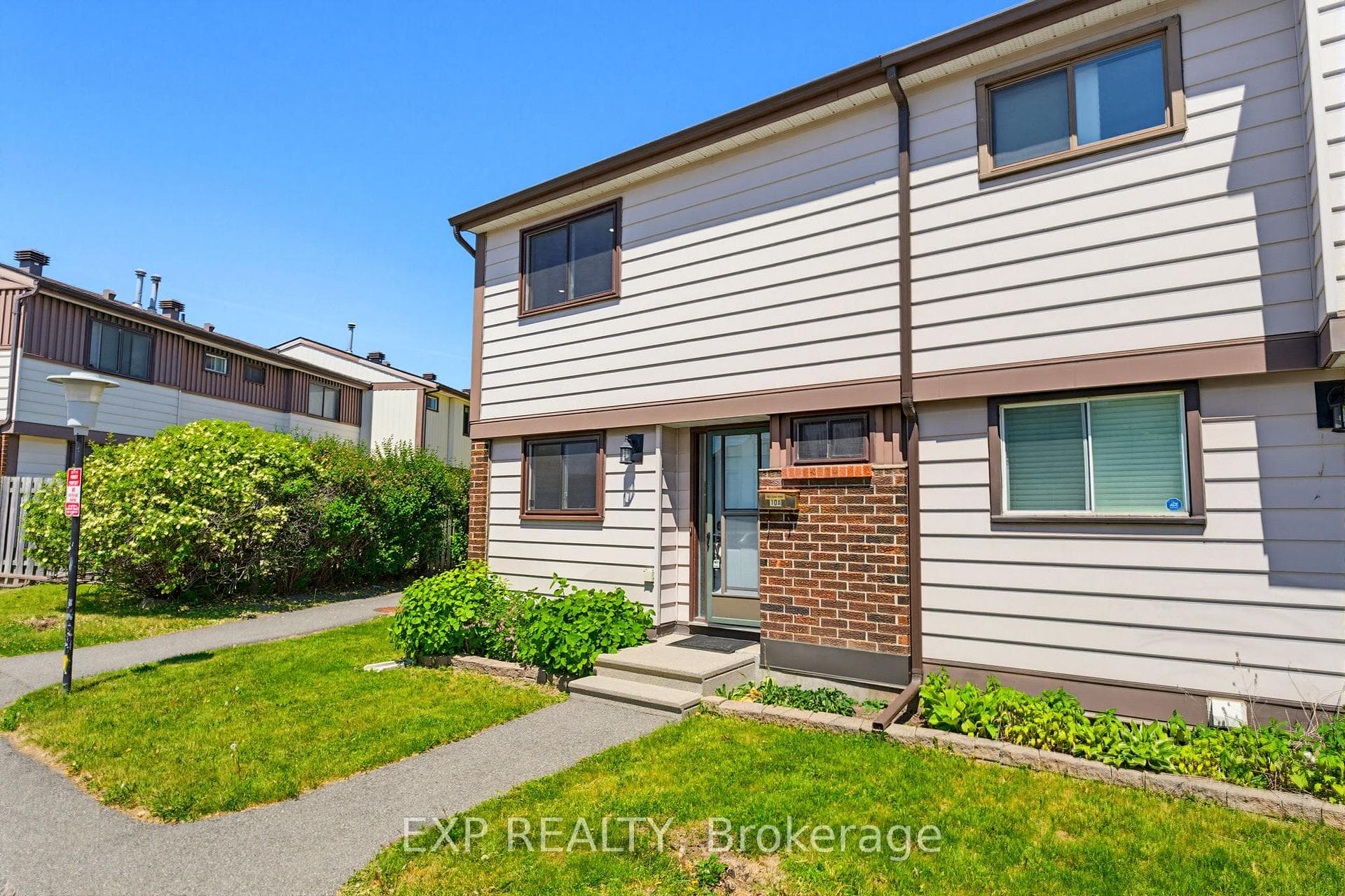 10 Fieldgate Drive Unit A photo 2