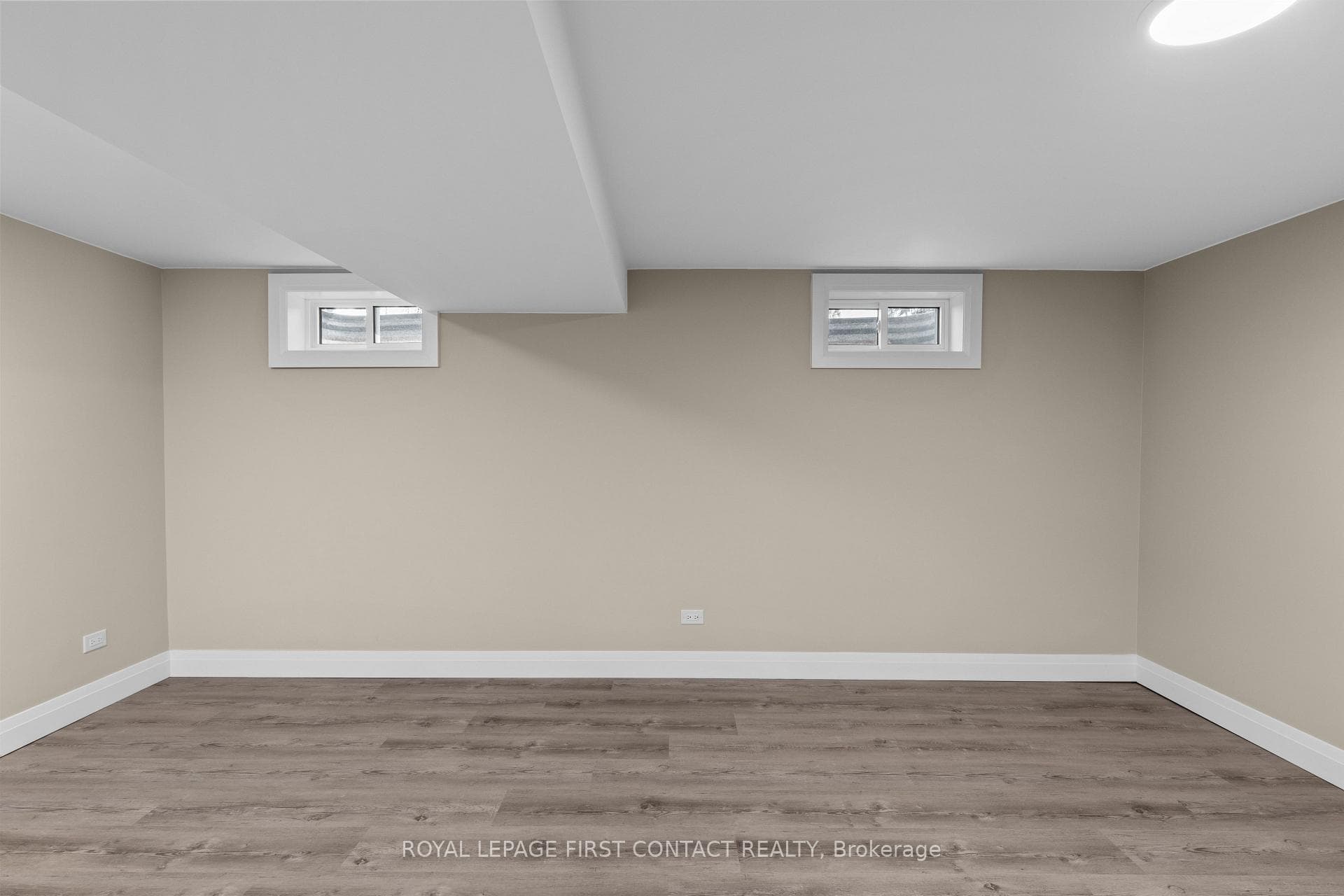47 Mowat Crescent photo 27