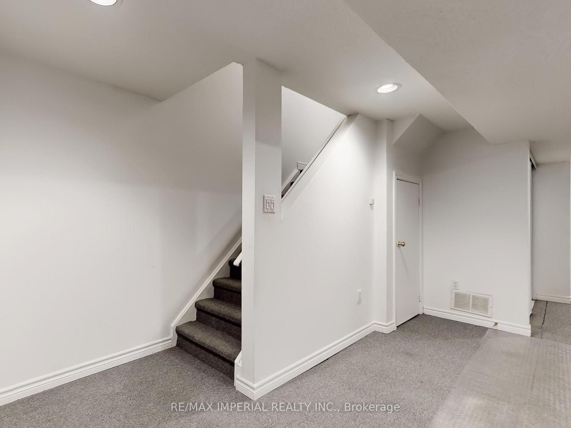 30 Catalina Crescent photo 36