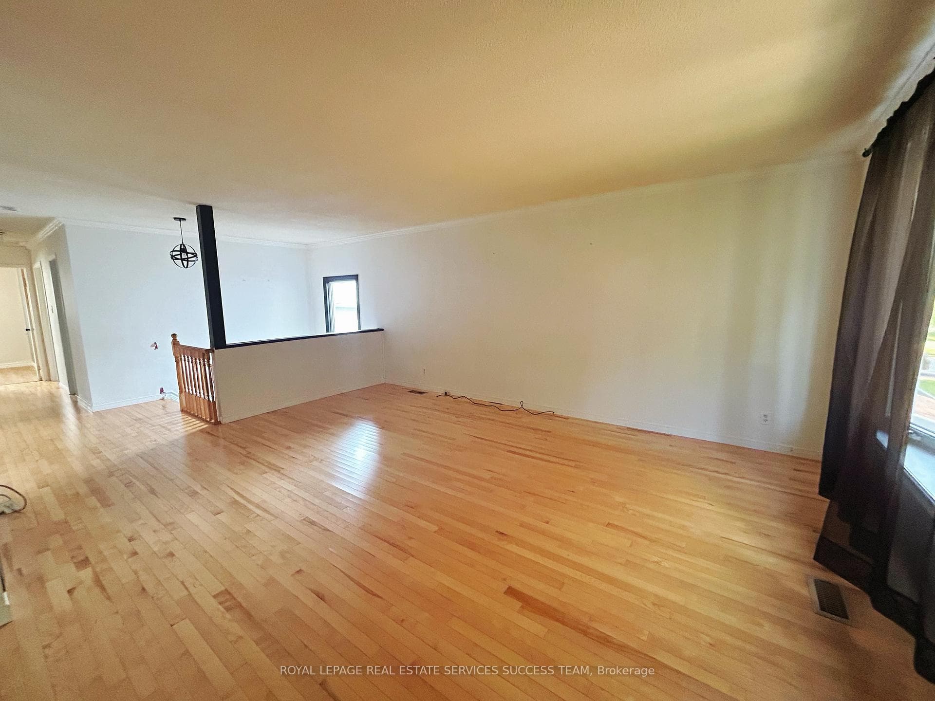 129 Lawrence Crescent photo 17