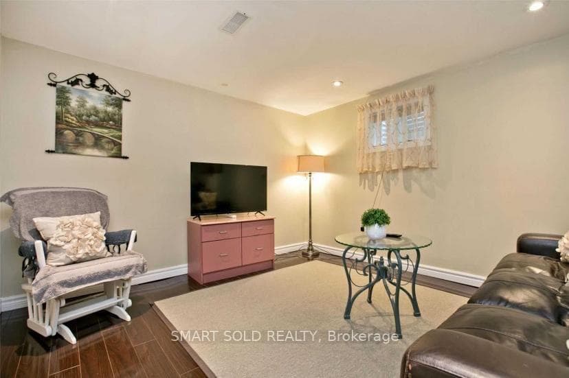 40 Mintwood Drive Unit Bsmt photo 4