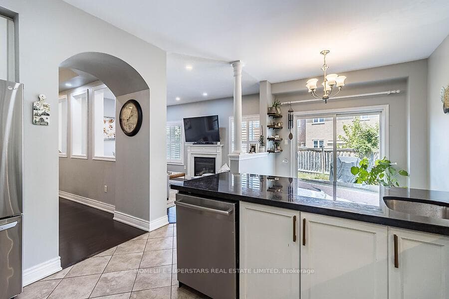 1379 Rolph Terrace photo 9