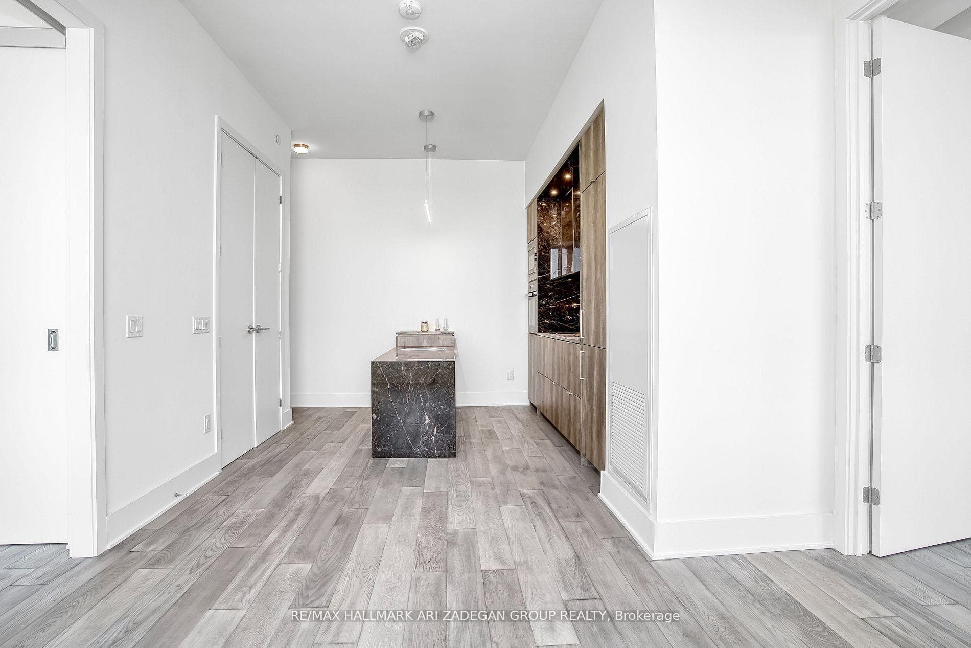 11 Yorkville Avenue Unit 5806 photo 9