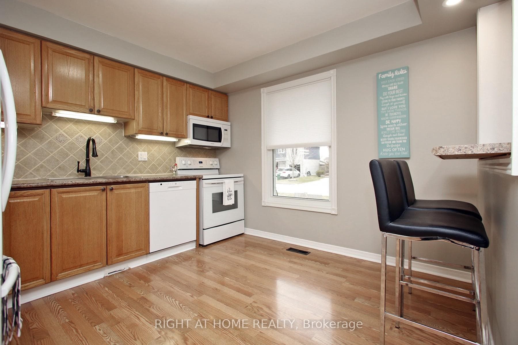 136 Andrew Street photo 11