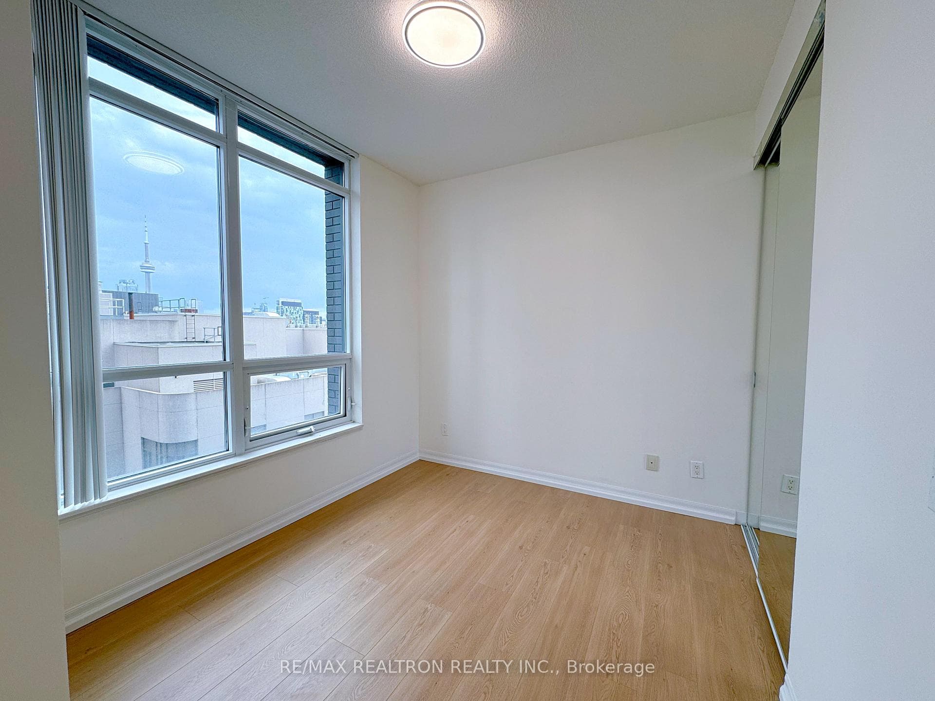 770 BAY Street Unit Ph406 photo 12