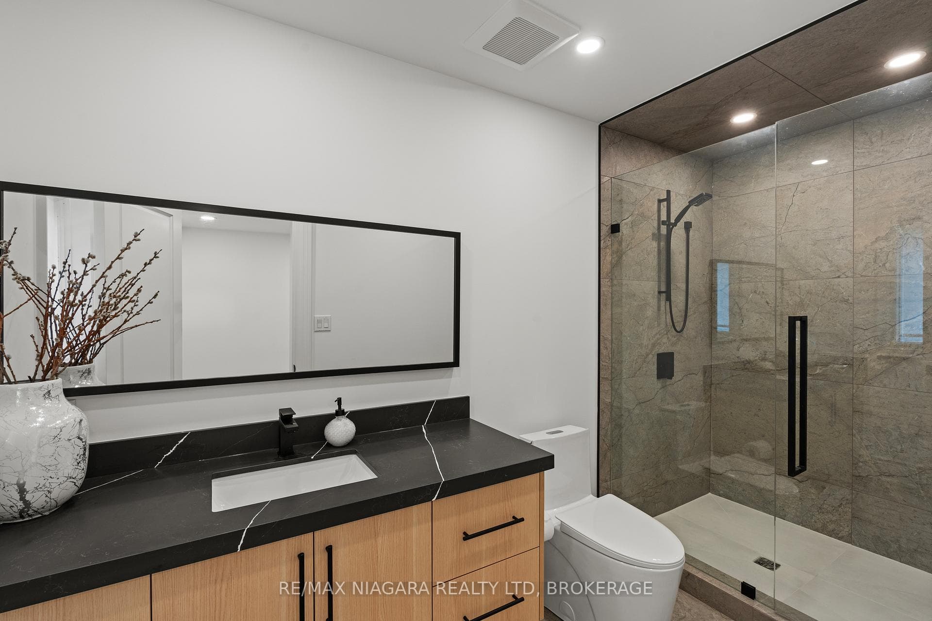 58 Kenmir Avenue photo 38
