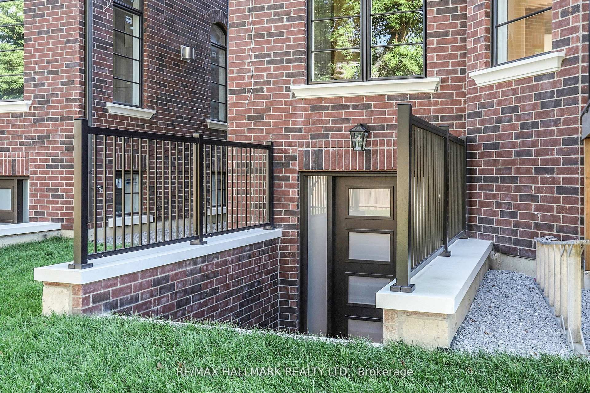 152 Olde Bayview Avenue photo 42