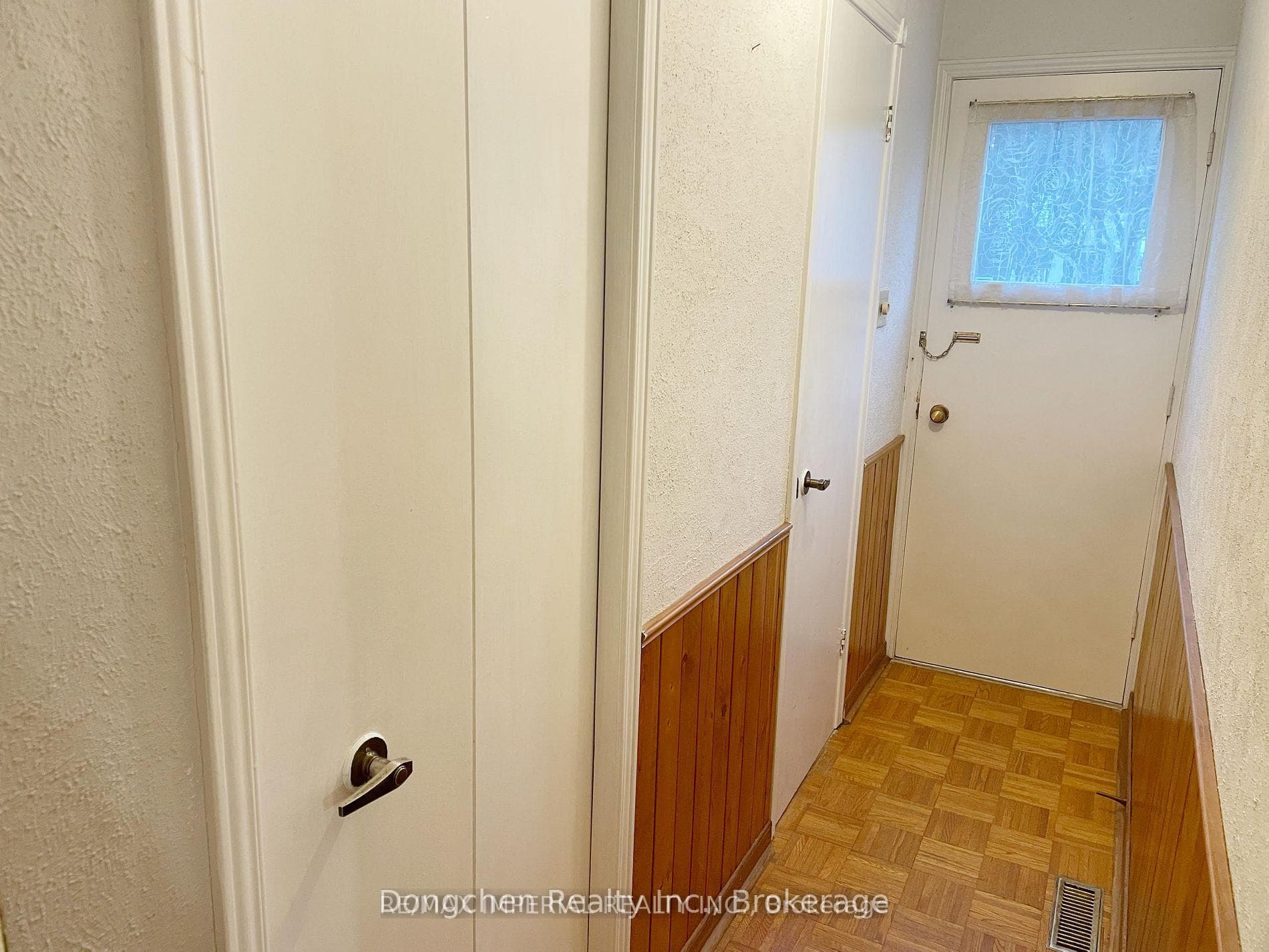83 Mossbrook Crescent photo 2
